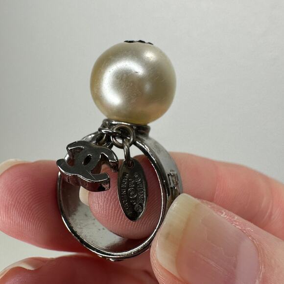 Chanel Paris Silver Embossed Logo Pearl Crystal Heart Dangle Ring 6.5 - Picture 4 of 16